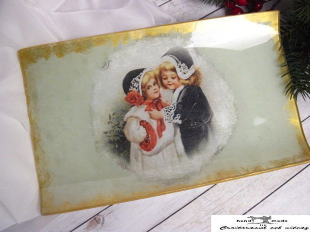 Platou din sticla decorat manual, special pentru Mos Craciun