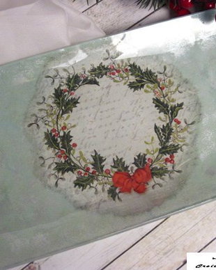 Platou din sticla decorat manual, special pentru Mos Craciun