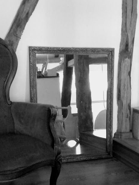 Oglinda mare cu rama din lemn