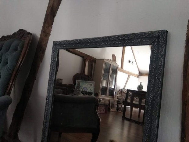 Oglinda mare cu rama din lemn