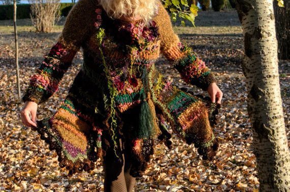 Pulover tricotat/crosetat cu aplicatii Autumn love