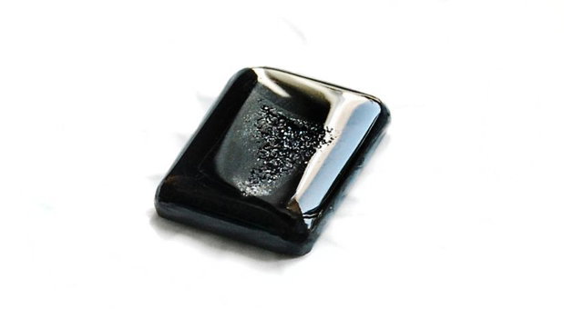 Cabochon pernuta de Agat negru cu formatiuni de cristale druzy