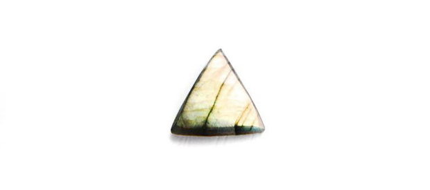 Cabochon Labradorit triunghiular - flashy