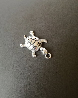 PANDANTIV BROASCA TESTOASA - 36 X 21 MM