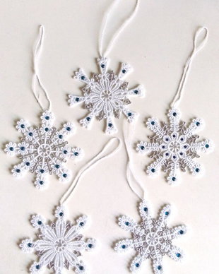 Set fulgi brodati si accesorizati cu pietre