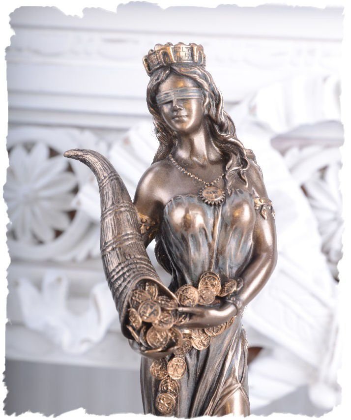 Statueta din ceramica cu zeita Fortuna