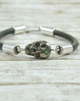 Bratara barbateasca din snur de piele si zamac ''Skull''