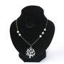 Colier cu sfera de jad si accesorii grund