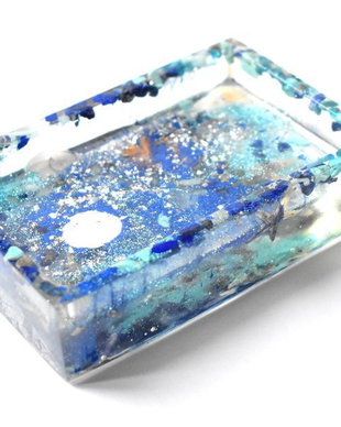 Savoniera din rasina cu pigment albastru, spartura de lapis lazuli si turcoaz, scoici si stelute de mare, insertii metalizate argintii, Bol pentru bijuterii si obiecte mici, Suport pentru chei