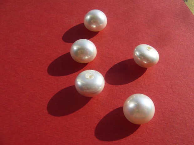 Perla alba tip Mallorca semi-gaurita aprox 14x11 mm