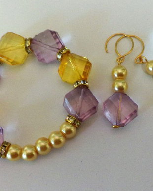 Set handmade,bratara si cercei din margele acrilice si perle din sticla - galben si mov