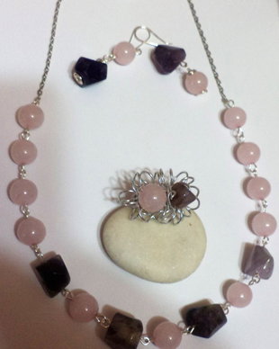 Set handmade ,colier cercei si inel din sarma,piatra de ametist si cuartz roz