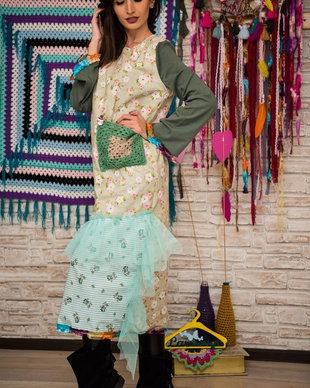 O rochie , o bluza , o camasa casual