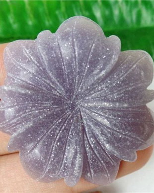 K0521 - Pandantiv, aventurin sculptat, mov lila, floare, fara orificiu de prindere, 45x44x7mm
