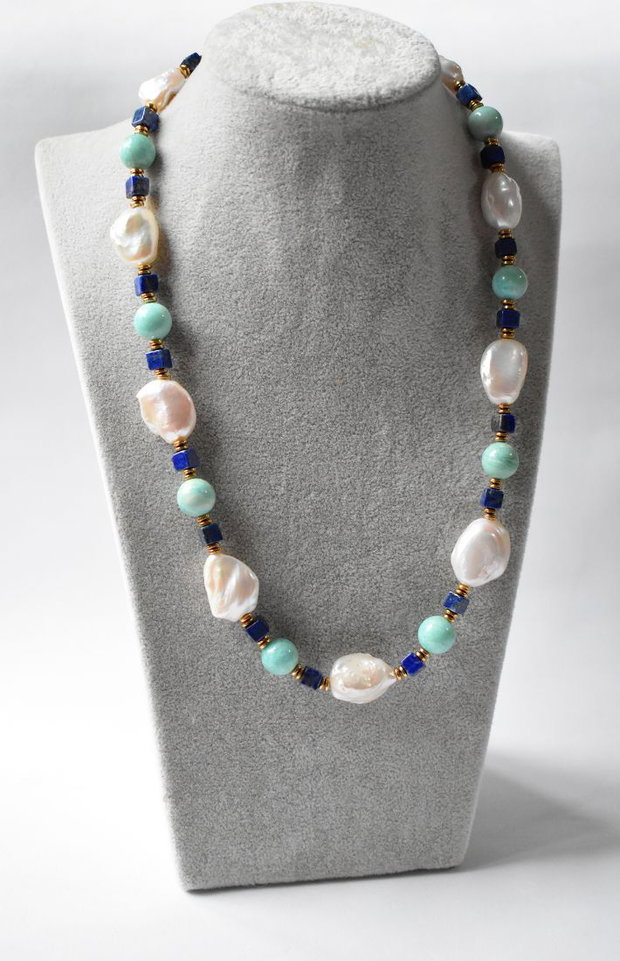 Colier si cercei din perle de cultura baroc, lapis lazuli, amazonit si hematit