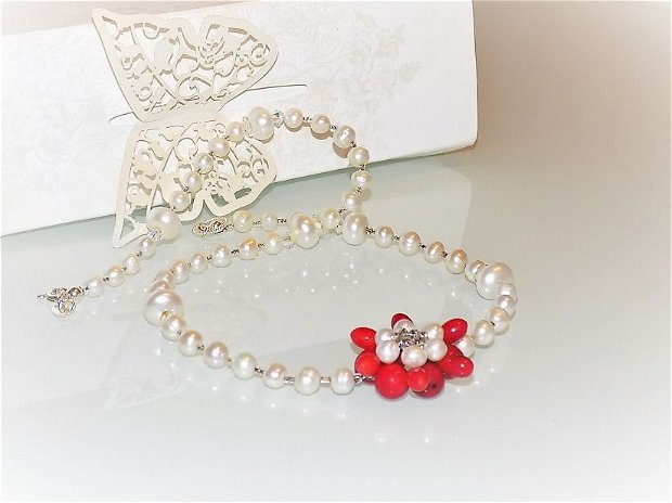 Colier" Winter Flowers & Pearls"