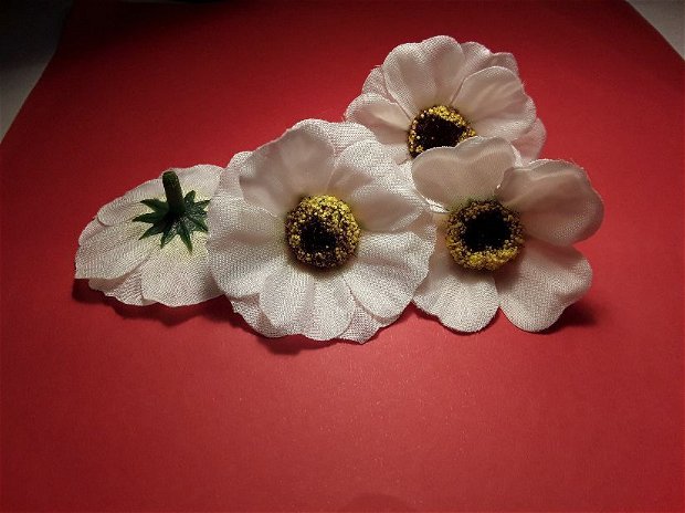 Flori albe (5 cm)