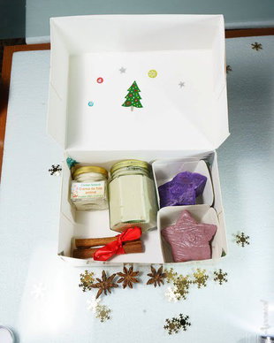 Set cadou creme de fata intens hidratanta, de corp si doua sapunuri steluta cu cutie cadou