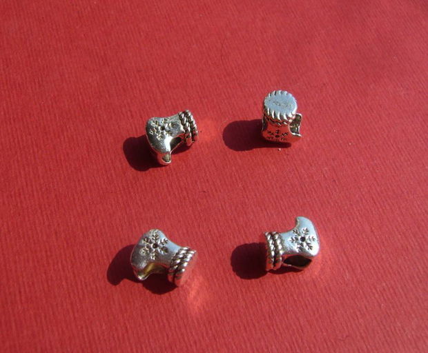 Sosetuta Craciun - margica tip Pandora aprox 10x8x8 mm