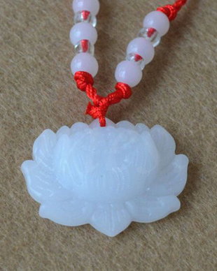 K0349 - Pandantiv, amuleta, jad de sinteza, alb, nufar lotus, 31x23x8mm