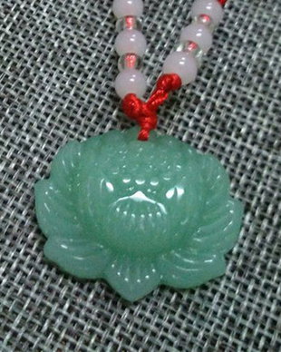 K0349 - Pandantiv, amuleta, jad de sinteza, verde, nufar lotus, 31x25x9mm