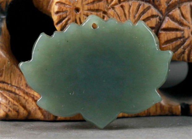 K0349 - Pandantiv, amuleta, jad, verde, nufar lotus, 31x25x9mm