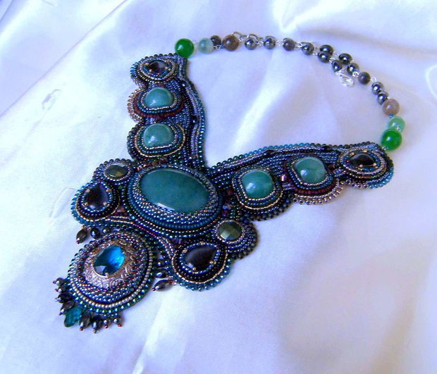 vandut /Colectia " Odoare din Izvoare "/ Mystic green - Podoabe/broderii manuale cu margelutze japoneze si cehesti, pietre, rasina, perle si aur/argint