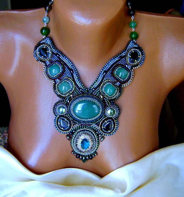 vandut /Colectia " Odoare din Izvoare "/ Mystic green - Podoabe/broderii manuale cu margelutze japoneze si cehesti, pietre, rasina, perle si aur/argint