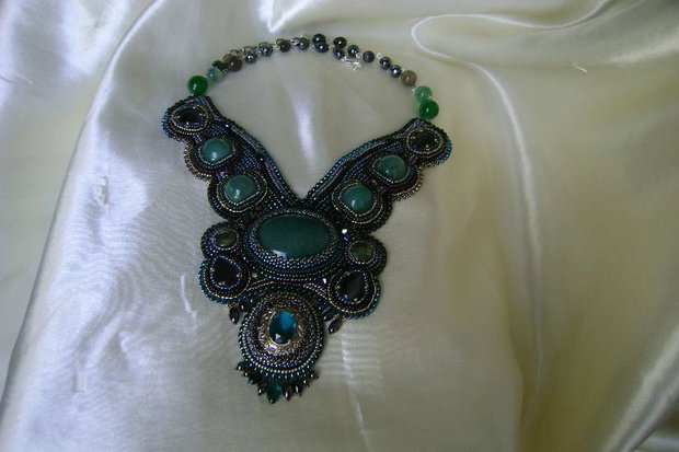 vandut /Colectia " Odoare din Izvoare "/ Mystic green - Podoabe/broderii manuale cu margelutze japoneze si cehesti, pietre, rasina, perle si aur/argint