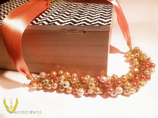 Colier statement din perle de sticla multicolore si panglica + cutie cadou