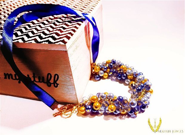 Colier statement din perle de sticla & cristale albastre cu auriu si panglica + cutie cadou