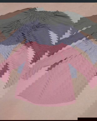 Bluza pe umeri,maneci clopot