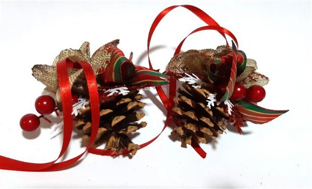 Ornamente pentru bradul de Craciun/Ornamente pentru Craciun din conuri de brad