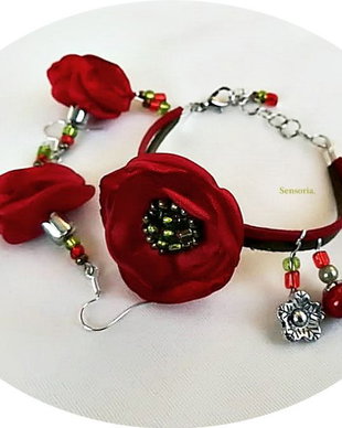 set cu flori rosii de matase