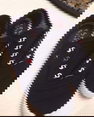 Tenisi TOMMY HILFIGER.