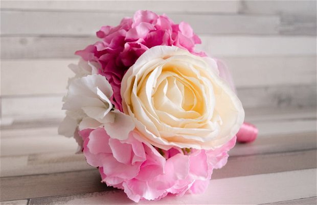 Buchete mici pentru domnisoare de onoare cu flori artificiale roz