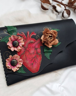poseta plic handmade unicat din piele - Heart with Flowers