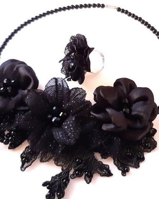 Set colier cu flori textile