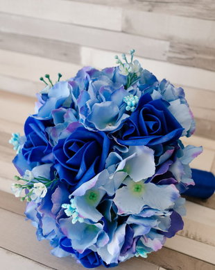Buchet mireasa cu hortensii artificiale albastre