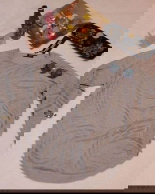 Bluza material sclipici.