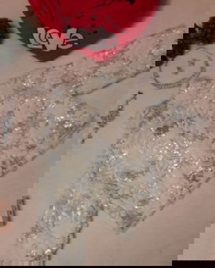 Hainuta blanita , paiete brodate.