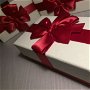 Cutie cadou (15,5x9x6cm) cu fundita și panglica roșie