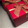 Cutie cadou (11x11x6,7cm) roșie cu fundita și panglica aurie
