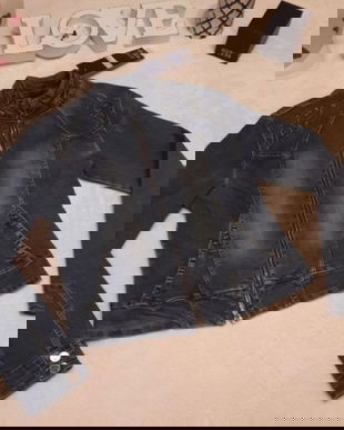 Geaca blugi cu broderie.