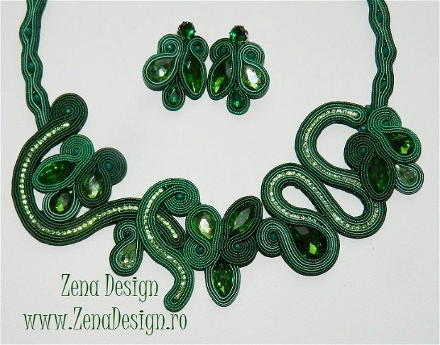 Colier verde elegant si cercei asortati, set bijuterii verde emerald cu strasuri si cristale, bijuterii handmade unicat