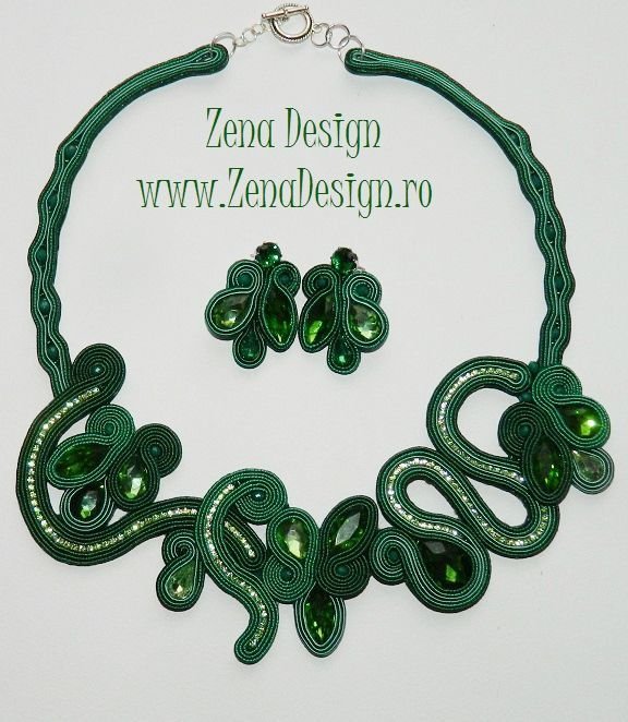 Colier verde elegant si cercei asortati, set bijuterii verde emerald cu strasuri si cristale, bijuterii handmade unicat
