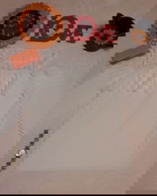 Camasa umeri goi  cu aplicatii dantelă.