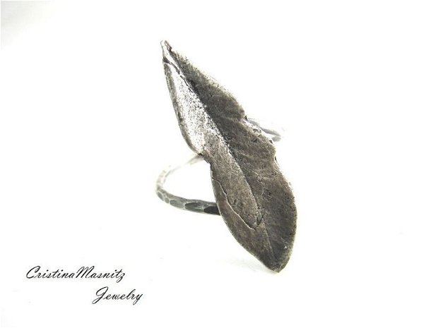 Inel din argint 925 cu textura de ciocan, partial oxidat si frunza de maslin