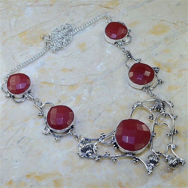 Colier red agate