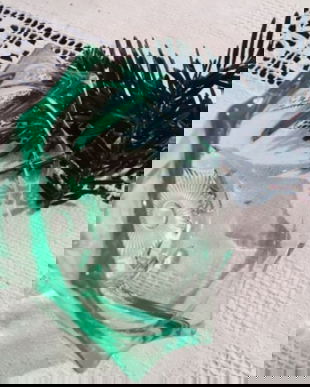 Vas ornament din sticla